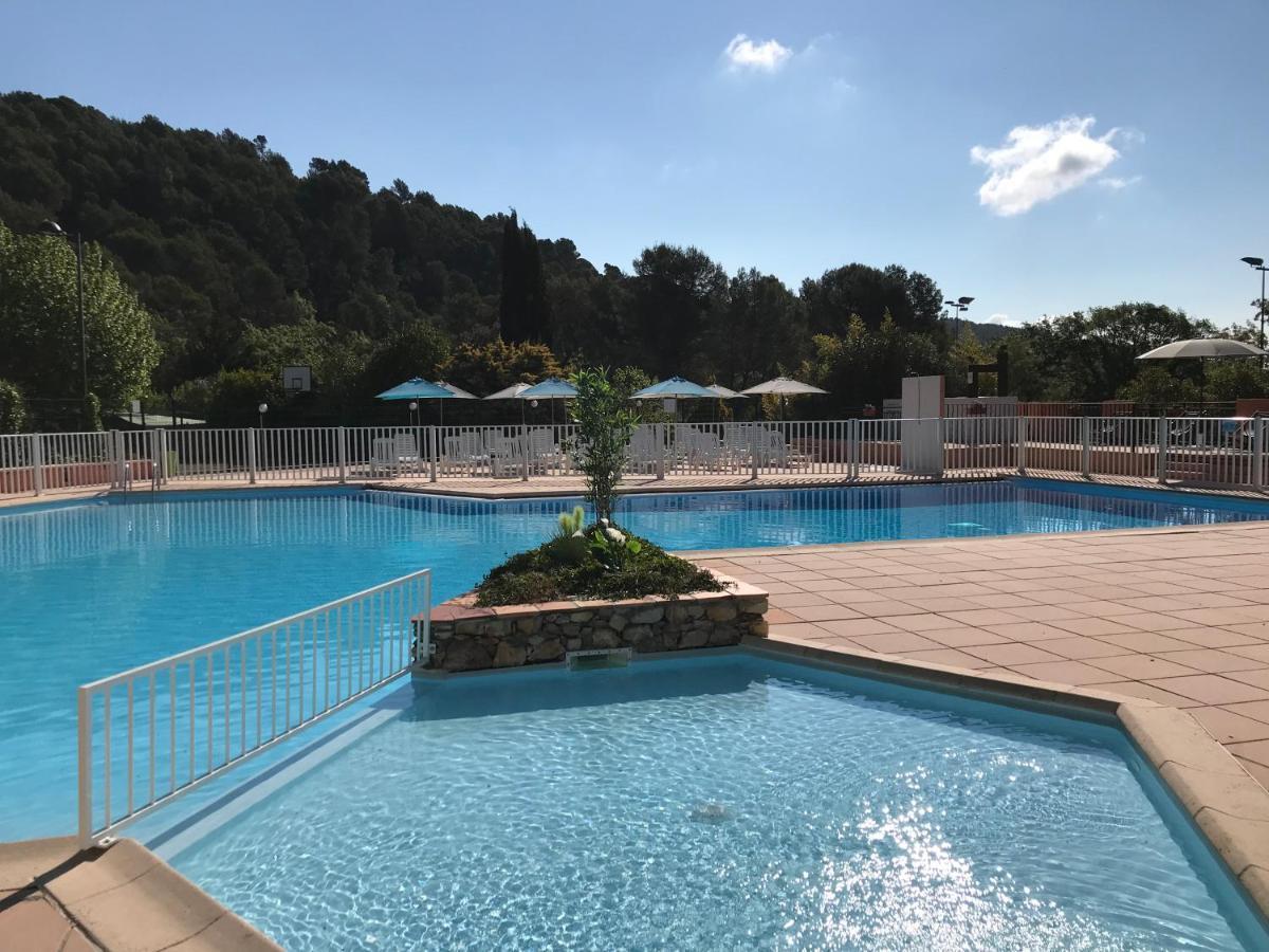 Le Domaine Du Thronnet Aparthotel 3*