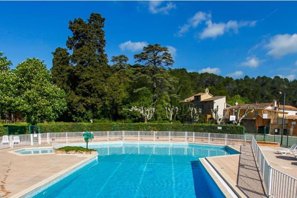 Le Domaine Du Thronnet Aparthotel